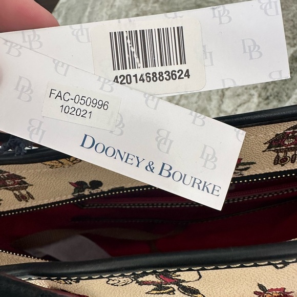Dooney & Bourke x Disney Epcot World Showcase Germany Tote Bag NWT - Picture 6 of 10
